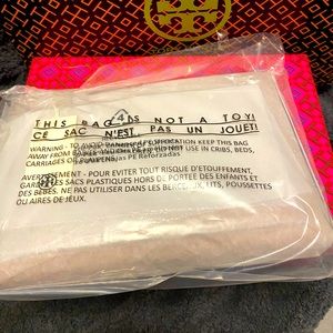 Authentic🤩   Tory Bruch 🔸 Does not come with bag and box🔶